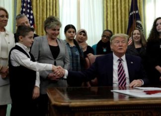 Trump desempolva a históricos del juicio a Clinton para que lo defiendan