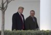 Abogados de Trump reanudan su defensa en medio de polémica sobre Bolton
