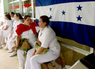 Enfermeras auxiliares rompen negociaciones con el gobierno y anuncian paro a partir del lunes