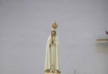 Cientos de católicos reciben a la Virgen de Fátima en la Catedral de Managua