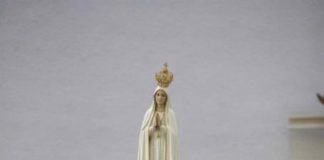 Cientos de católicos reciben a la Virgen de Fátima en la Catedral de Managua