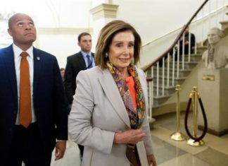 Pelosi nombra a los siete legisladores que serán fiscales en juicio a Trump