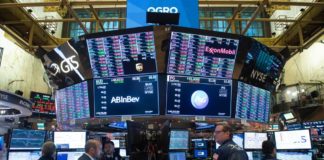 Wall Street sufre fuertes pérdidas a media sesión y el Dow cae 500 puntos