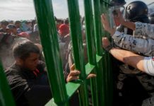 México frena intento de hondureños para cruzar frontera