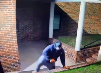 Policía busca a un Batman que roba instrumentos musicales en iglesias