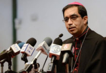 Arzobispo de El Salvador pide que se respeten derechos humanos a migrantes
