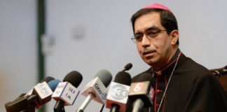 Arzobispo de El Salvador pide que se respeten derechos humanos a migrantes