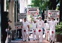 Hombres Manchados de Sangre protestan en Florida contra la circuncisión