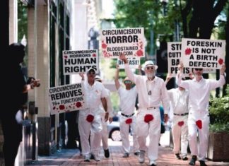Hombres Manchados de Sangre protestan en Florida contra la circuncisión