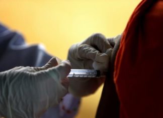 Adultos deben vacunarse contra tosferina cada 10 años, recomiendan expertos