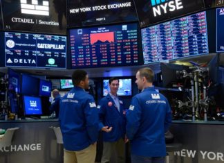 Wall Street abre en verde tras la aciaga sesión del lunes por el coranovirus