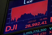 Wall Street abre en rojo y el Dow cae cerca de 500 puntos por el coronavirus
