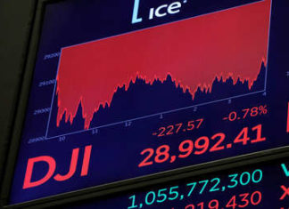 Wall Street abre en rojo y el Dow cae cerca de 500 puntos por el coronavirus