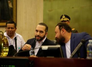 Presidente salvadoreño acusa a los diputados de romper control constitucional