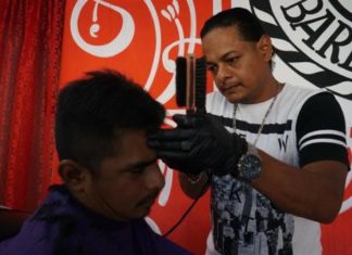 Douglas, el peluquero hondureño que renunció a EEUU para prosperar en México