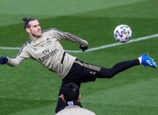 Bale sufre un esguince en el dedo meñique de la mano derecha