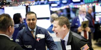 Wall Street cierra en verde y se apunta dos récords con el impulso de Amazon