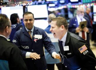 Wall Street cierra en verde y se apunta dos récords con el impulso de Amazon