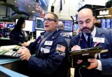 Wall Street cierra en rojo tras el repunte de casos de coronavirus en China