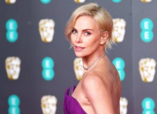 Charlize Theron y Johansson ponen color entre el negro dominante de los BAFTA