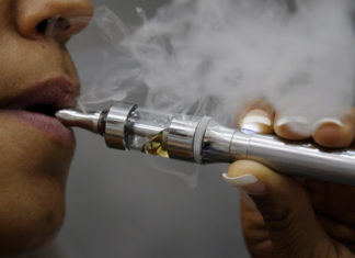 Cigarrillos electrónicos aumentan riesgo de enfermedades pulmonares