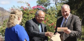 Jefe de protección fronteriza de EEUU visita Honduras como parte de una gira