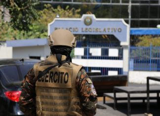 Fuerte dispositivo de seguridad es desplegado en sede de Congreso salvadoreño