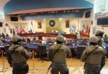 El presidente salvadoreño abre polémica sesión en custodiado Parlamento