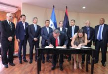 Honduras y Belice firman convenio que aumenta conexiones de transporte aéreo