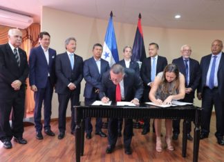 Honduras y Belice firman convenio que aumenta conexiones de transporte aéreo