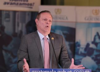 Fiscalía de Guatemala busca a exministro de Salud y decomisa 13.000 dólares