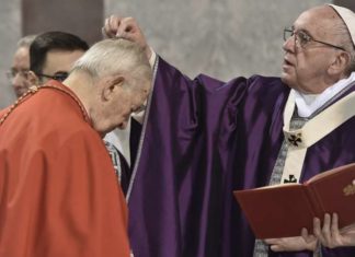 El papa alerta del «polvo que ensucia la vida» durante Miércoles de Ceniza