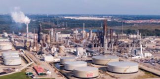 El petróleo de Texas baja un 1 % y cae por debajo de los 50 dólares el barril