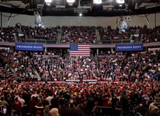 Trump lleva su campaña a una New Hampshire que respira primarias demócratas