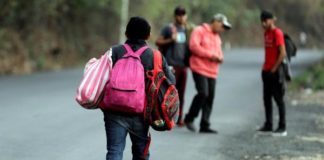 Segunda caravana de migrantes hondureños ingresó a Guatemala de manera legal