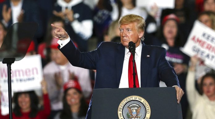 Trump veta desde hoy a los inmigrantes que puedan ser una «carga» para EE.UU.