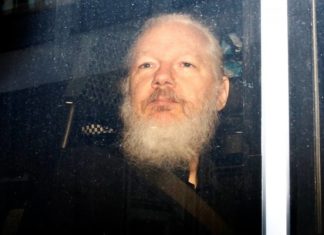Assange rechaza su extradición a EEUU por un caso «políticamente motivado»