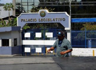 Tensión política en El Salvador tras convocatoria del presidente al Congreso