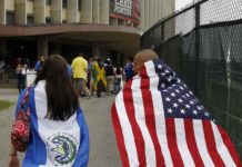 Muerte y abusos aguardan por salvadoreños deportados de EE.UU., alerta HRW