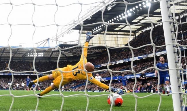 2-1. Marcos Alonso se reivindica para hundir a Mourinho