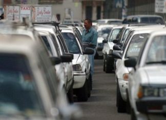 Taxistas hondureños toman bulevar en demanda de bono ante crisis por pandemia