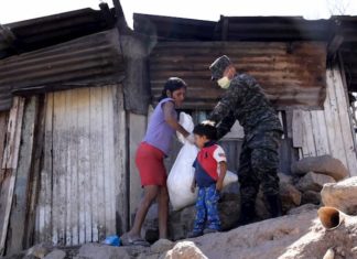 Hogares capitalinos afectados por el COVID- 19 reciben saco solidario por parte del Gobierno