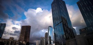 Más de 300 muertos y unos 25.000 contagios en América pese a cuarentenas