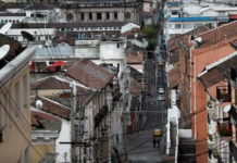 Cerca de mil detenidos por infringir el toque de queda extendido en Ecuador