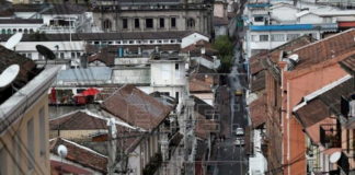 Cerca de mil detenidos por infringir el toque de queda extendido en Ecuador