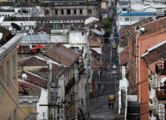 Cerca de mil detenidos por infringir el toque de queda extendido en Ecuador