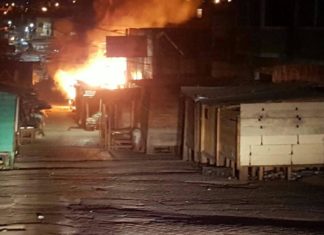Incendio consume cinco locales en mercado Las Américas