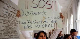 Protestan por falta de equipo médico en hospitales del Seguro Social mexicano