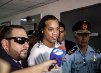 Una cuenta de Ronaldinho en Europa, origen de la fianza para dejar la cárcel