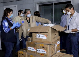 World Vision dona equipo de bioseguridad para personal sanitario que combate coronavirus